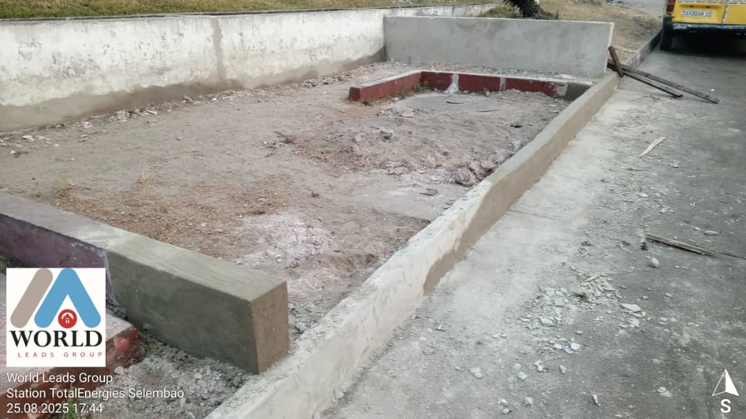 Après les travaux - Station-service Selembao: Démolition des murets et bordures endommagés et construction des murets et pose des bordures